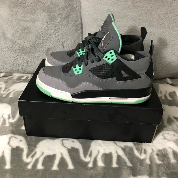 Cool Gray 4’s | Jordan - Picture 5 of 6